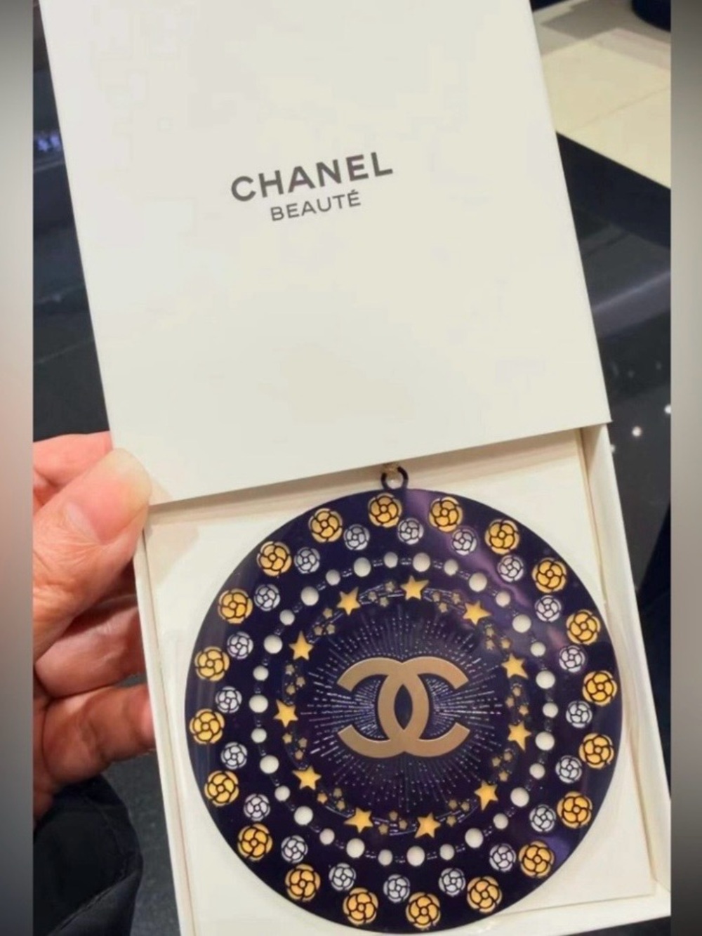 New CHANEL Beauté
Decorative Hanging Ornament with Box